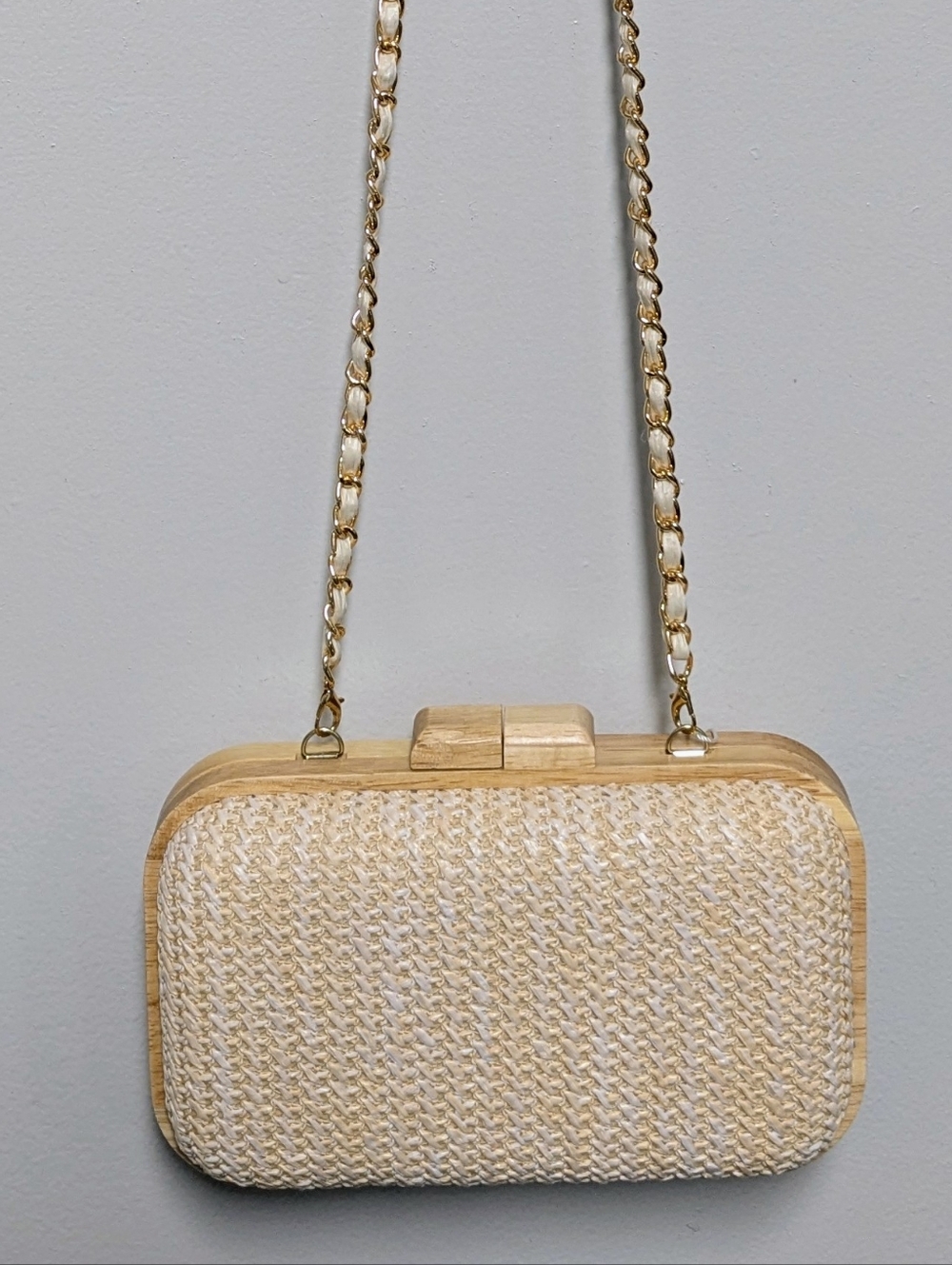 Tommy Bahama  Woven Clutch Crossbody With Natural Wood Frame - Picture 3 of 3